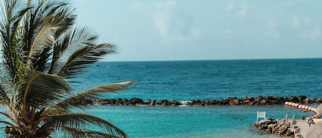 靠近海滩、白沙