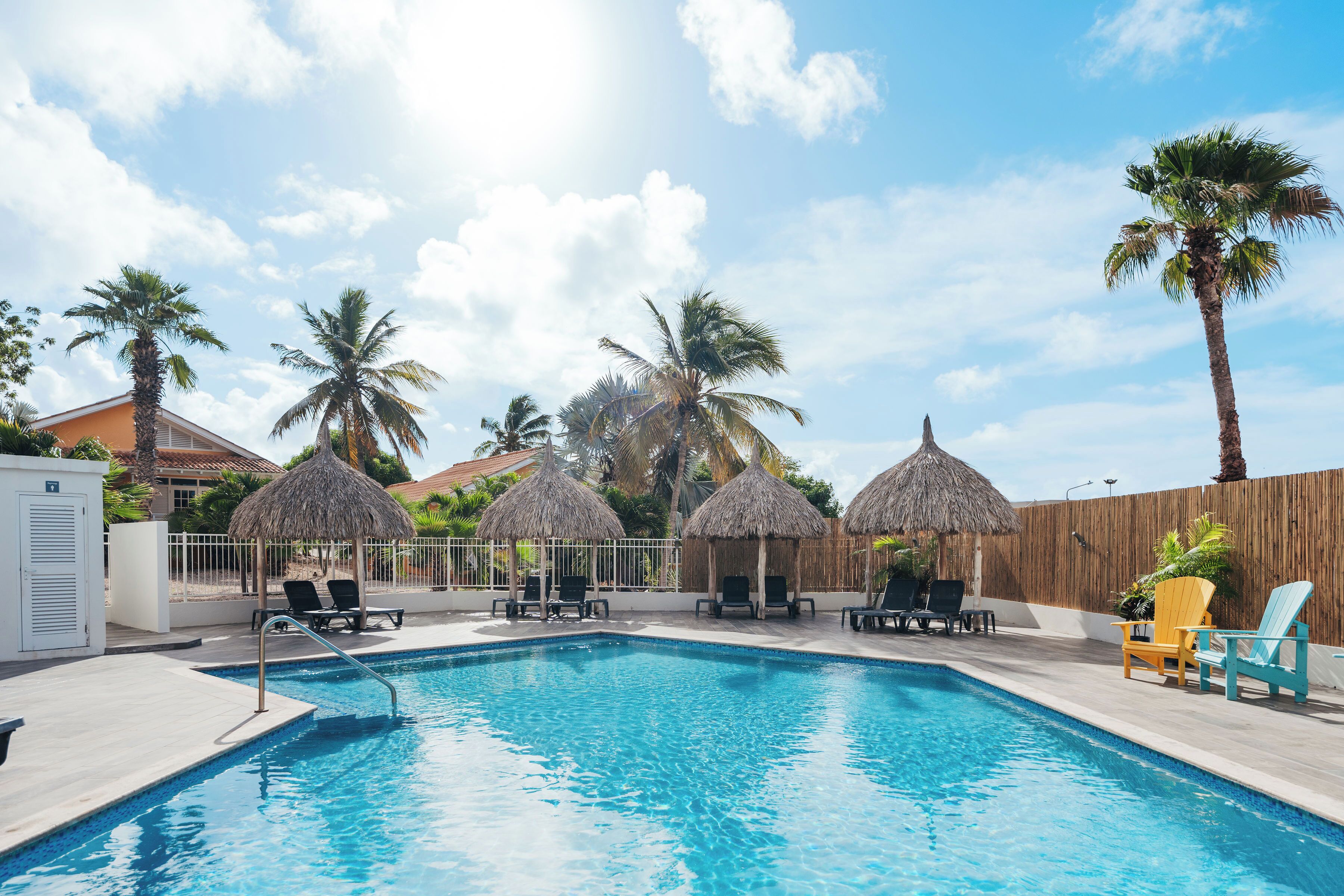 Kolam renang outdoor