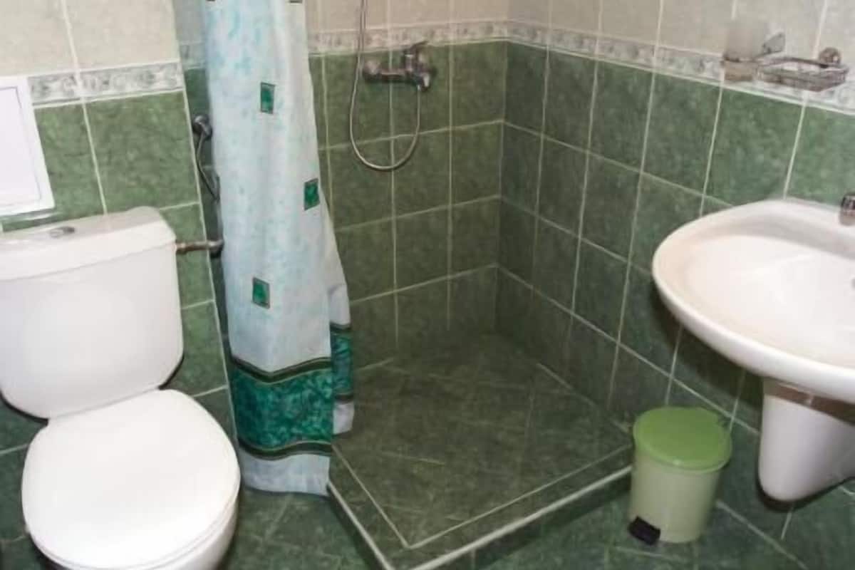 double or twin room | bathroom | shower, free toiletries, hair dryer, dressing gowns