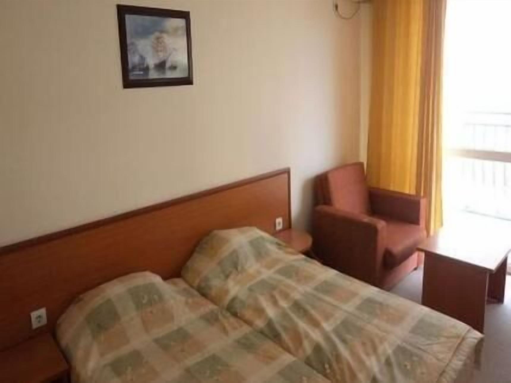 desk, blackout curtains, iron/ironing board, free wifi