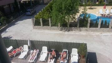 Piscine extérieure (ouverte en saison), cabanons gratuits