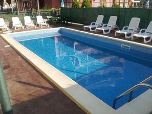Seasonal outdoor pool, free cabanas, pool umbrellas - Family Hotel Romantic (Sunny Beach)