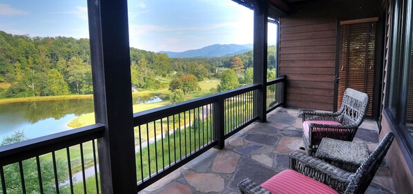 Standardzimmer, 2 Queen-Betten (19th Hole View, RM 202) | Balkon