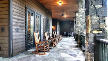 Apartamento, 2 quartos, cozinha (LLR 2 Bedroom Apartment- Pet Friendly) | Terraço/pátio