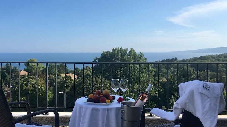 White Rock Castle Suite Hotel & SPA