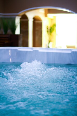 Sauna, Turkish bath/hammam, body treatments, hydrotherapy, aromatherapy