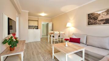 In-room safe, free WiFi, bed sheets