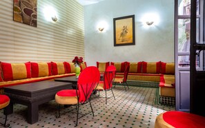 Lobby sitting area - Riad La Croix Berbère (Marrakech)