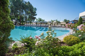 Outdoor pool - Jeravi Hotel (Sunny Beach)
