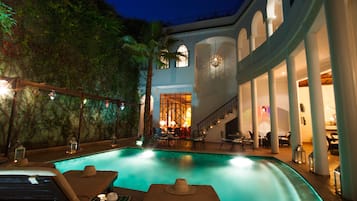 Outdoor pool, pool loungers