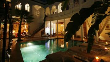 Outdoor pool, sun loungers