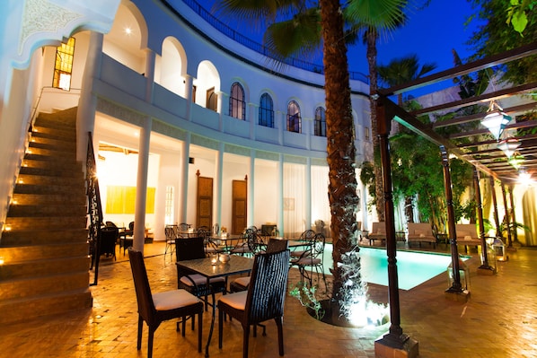 Outdoor pool, pool loungers