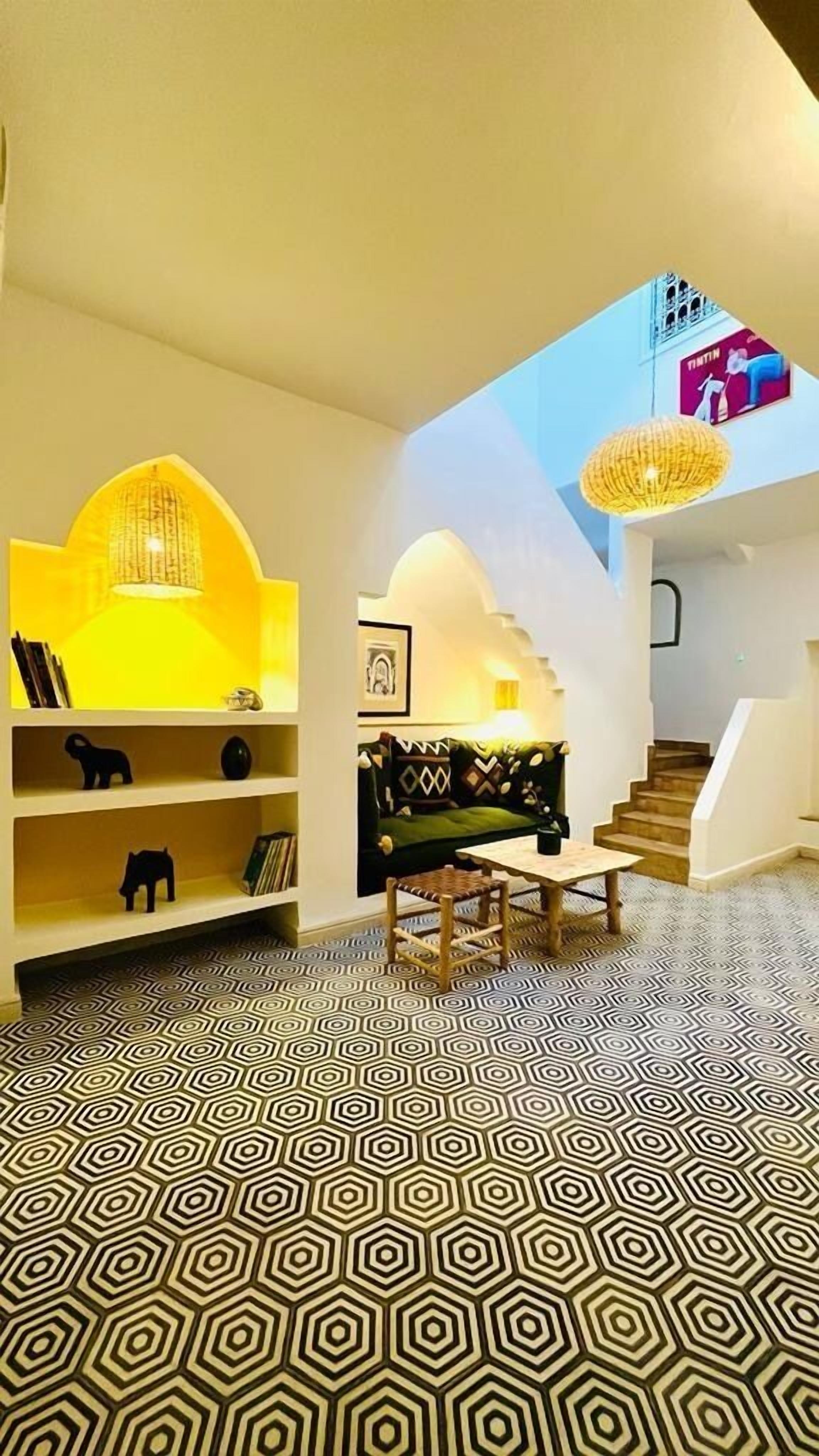 Economy Double or Twin Room, 3 Bedrooms, Non Smoking, Private Bathroom | Living area