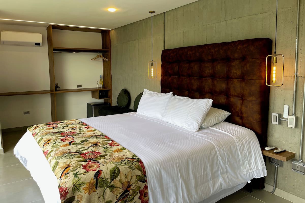 Deluxe Double Room, Bathtub, River View