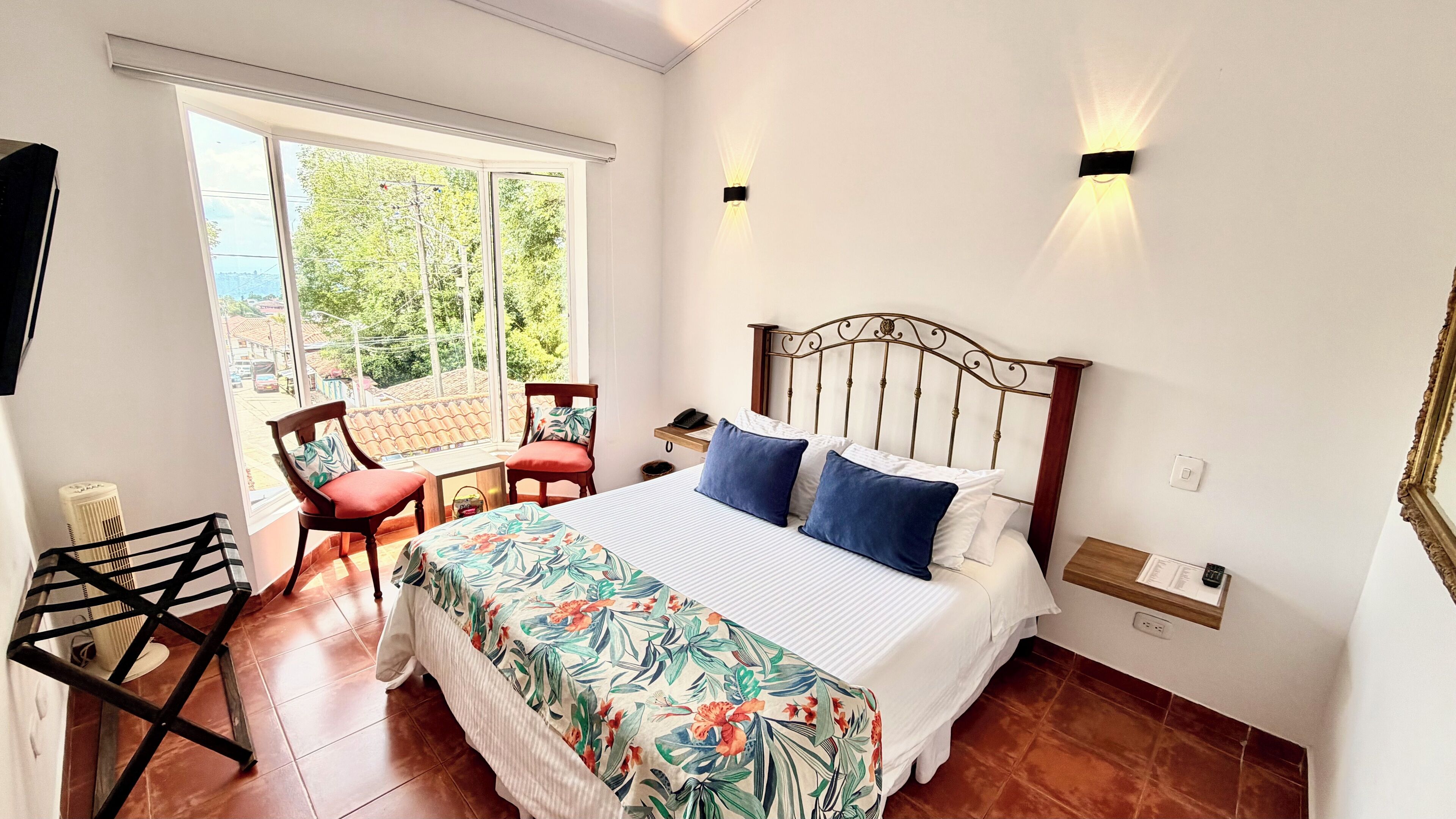 15 bedrooms, Frette Italian sheets, premium bedding, minibar