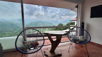 Superior Double Room, Mountain View (Mirador de los Andes) | Living area