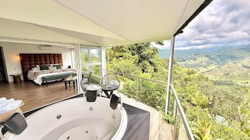 Kahden hengen panoraamahuone | 15 makuuhuonetta, italialaiset Frette-lakanat, ylelliset vuodevaatteet