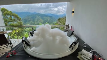 15 bedrooms, Frette Italian sheets, premium bedding, minibar