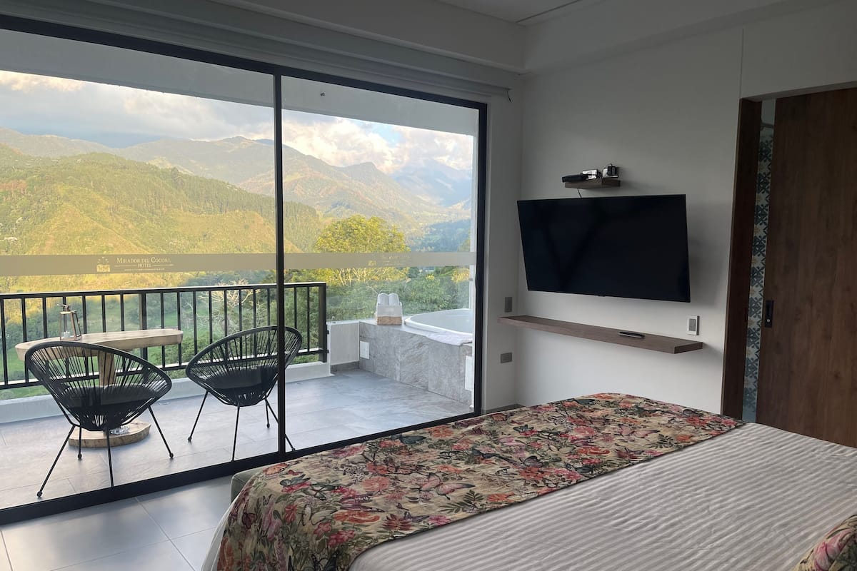 Panoramic Double Room, Mountain View, Hydromassage bathtub.