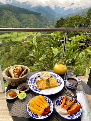 Desayuno de cocina local incluido todos los días