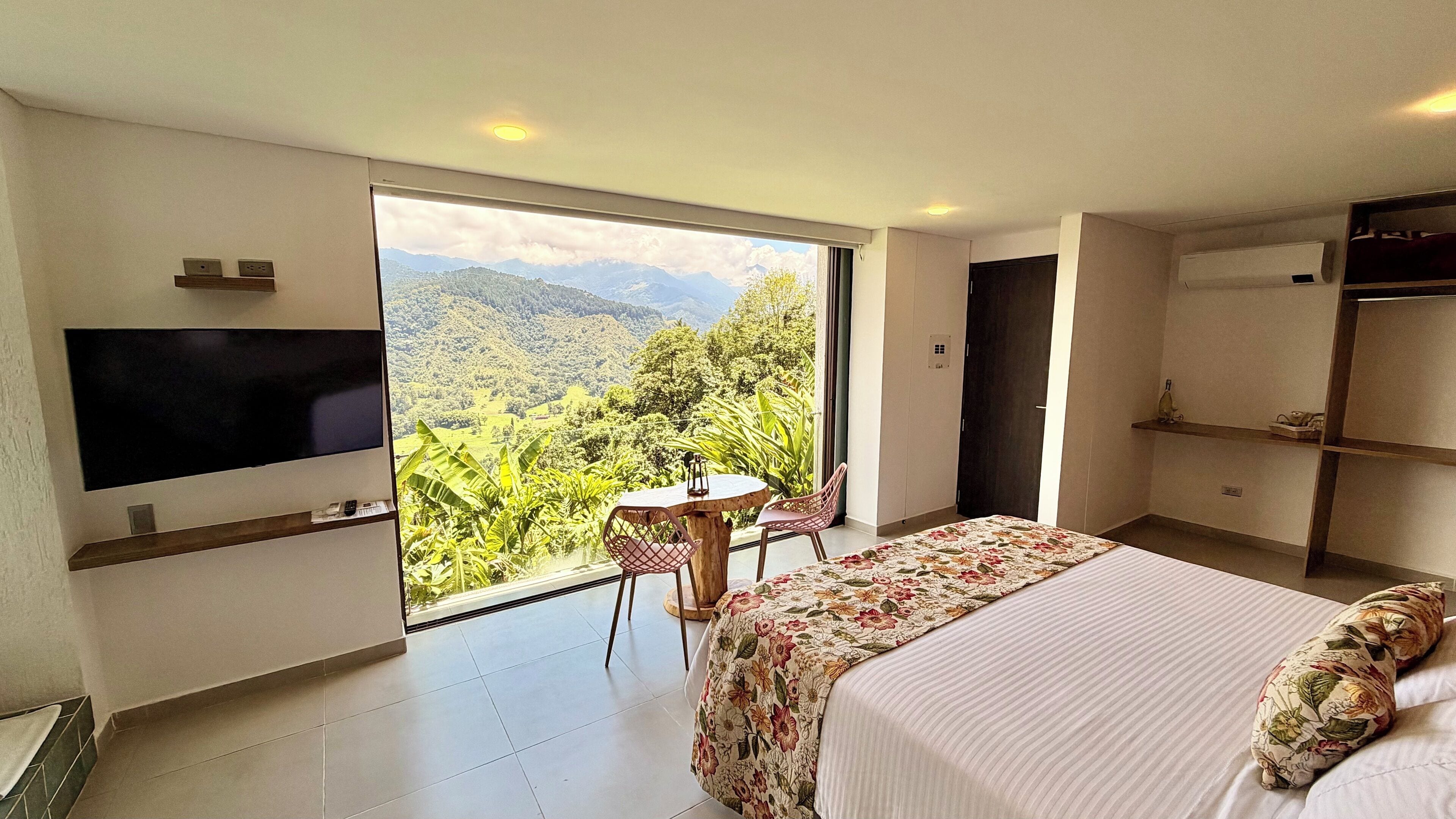 Deluxe Double Room, Bathtub, River View