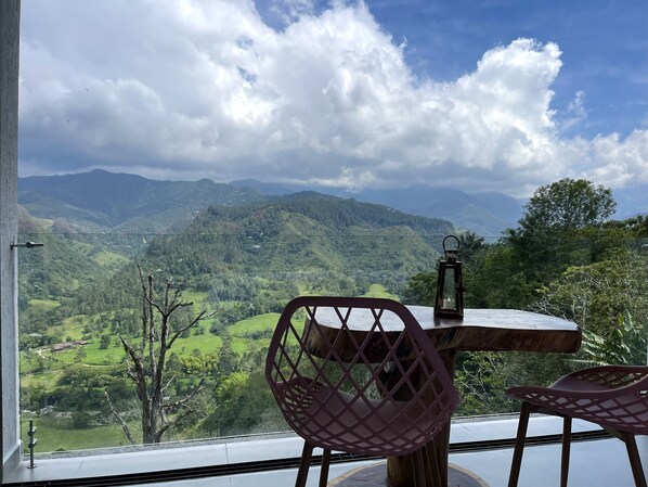 Quarto casal luxo, banheira, vista para o rio | Terraço/pátio