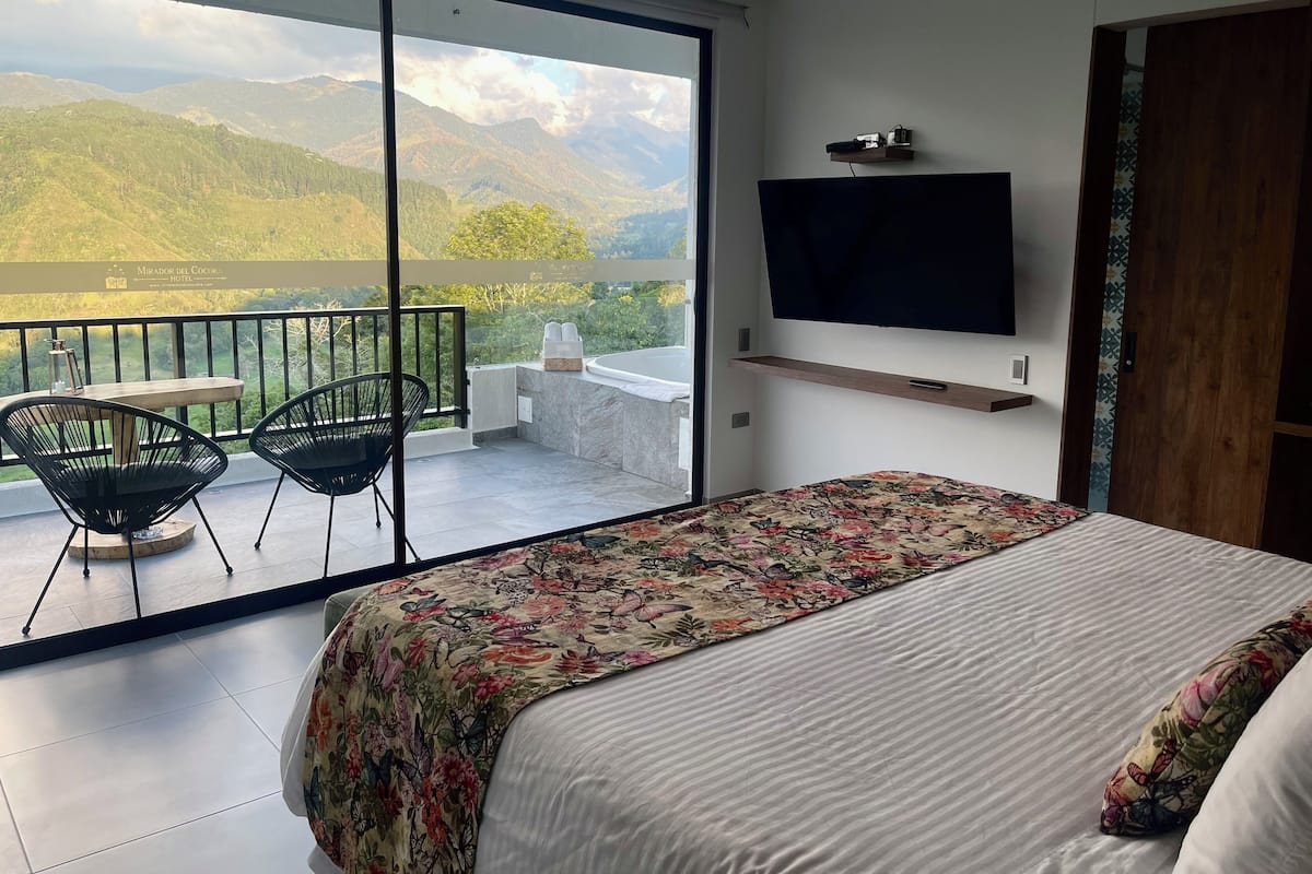 Panoramic Double Room, Mountain View, Hydromassage bathtub. | 1 chambre, draps italiens de Frette, literie de qualité, minibar