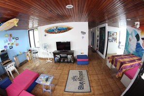 Lobby sitting area - Blue Almond Hostel San Andres (San Andrés)
