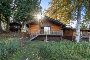 Two Bedroom Cabin, 2 King Beds and 1 Sofa Bed | Lake view