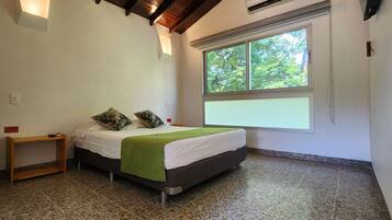 Standaard tweepersoonskamer, 1 tweepersoonsbed | Luxe beddengoed, verduisterende gordijnen, gratis wifi, beddengoed