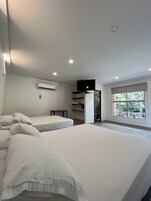 Habitación cuádruple Premium, 2 camas dobles | Ropa de cama de alta calidad, cortinas opacas, wifi gratis