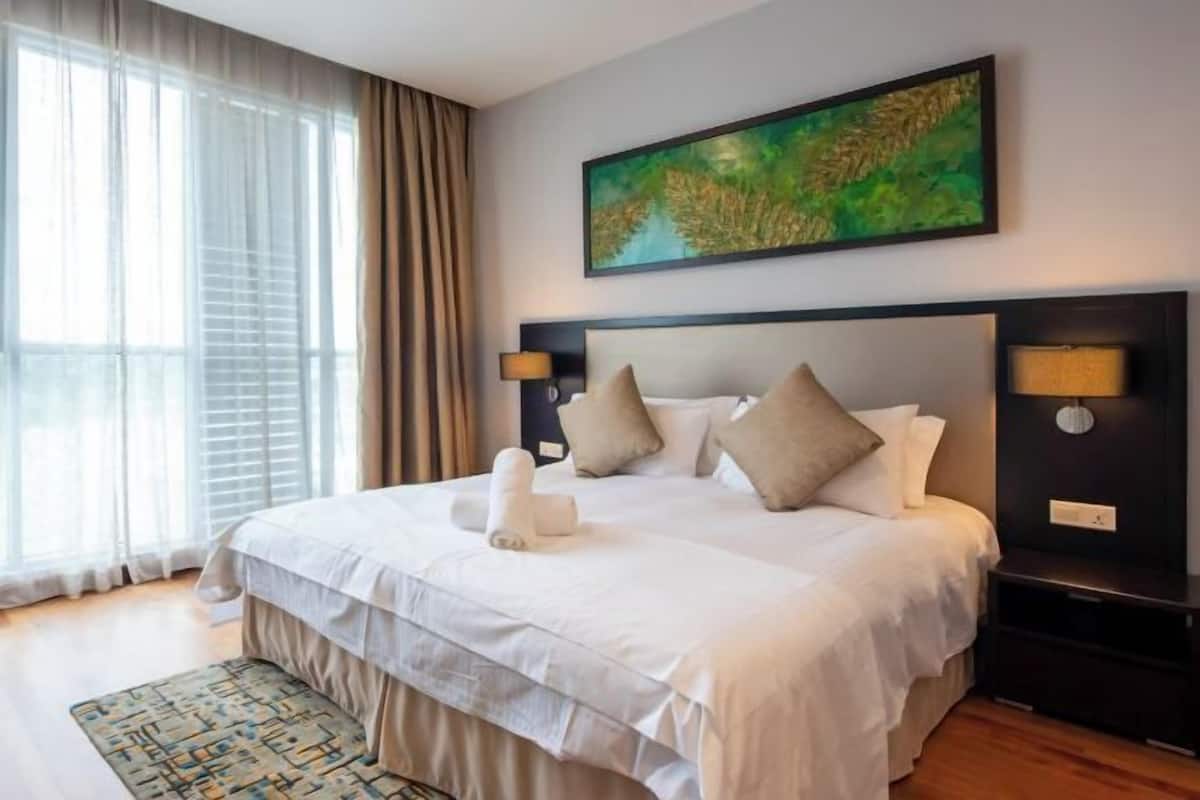 1 bedroom, in-room safe, desk, iron/ironing board