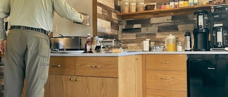 Bao gồm bữa sáng buffet hàng ngày