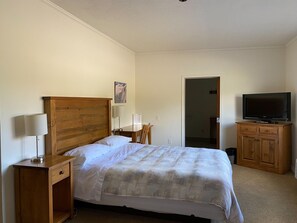 Double Room | Desk, iron/ironing board, rollaway beds, free WiFi - Stork Nest Inn (Smithers)