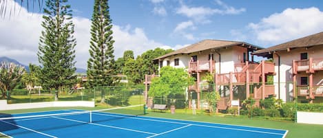 Tenniskenttä