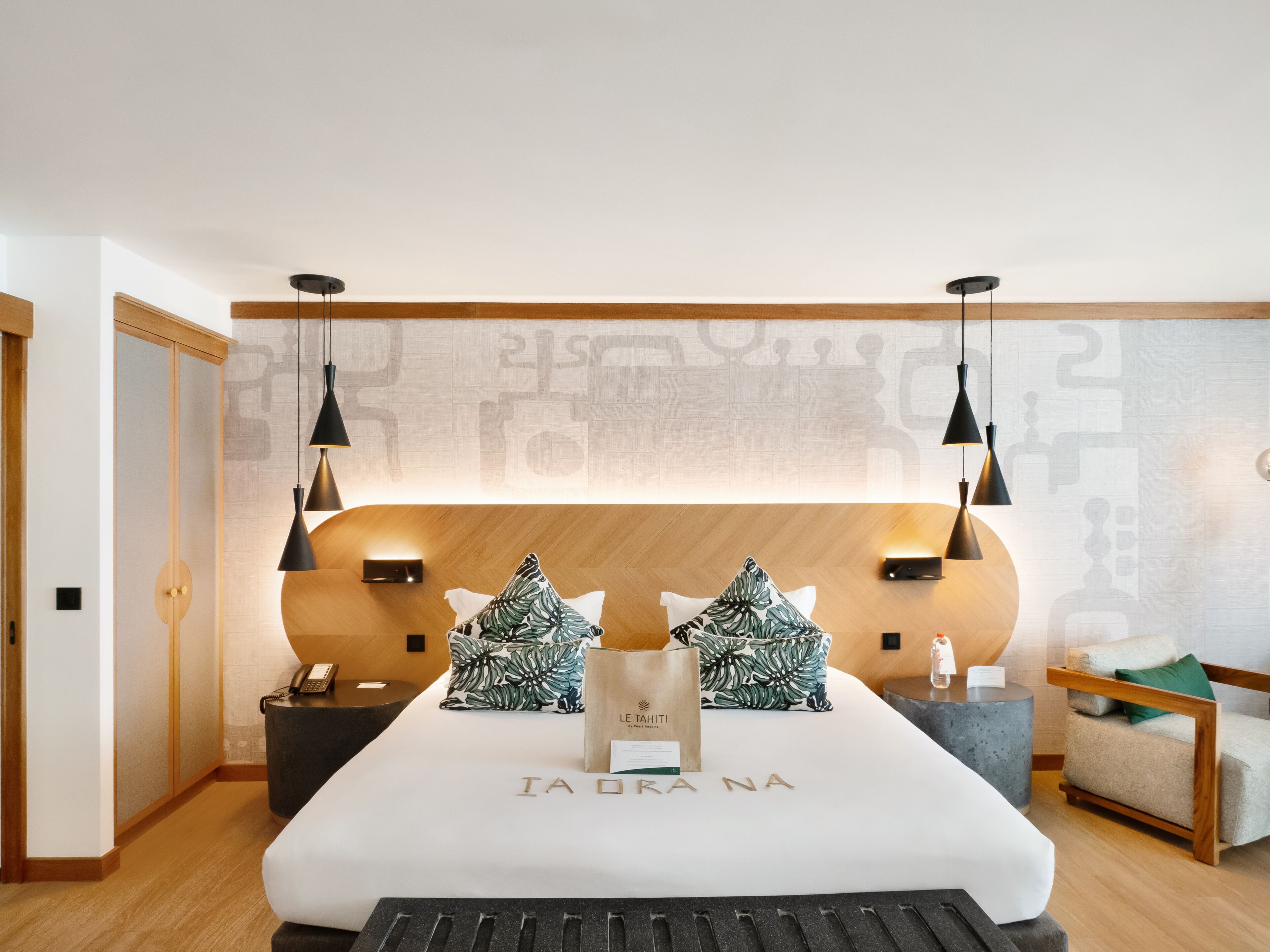 2 bedrooms, premium bedding, minibar, in-room safe