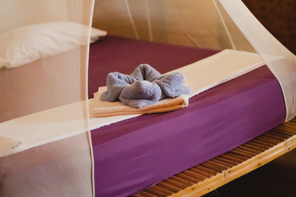 1 bedroom, premium bedding, free WiFi, bed sheets