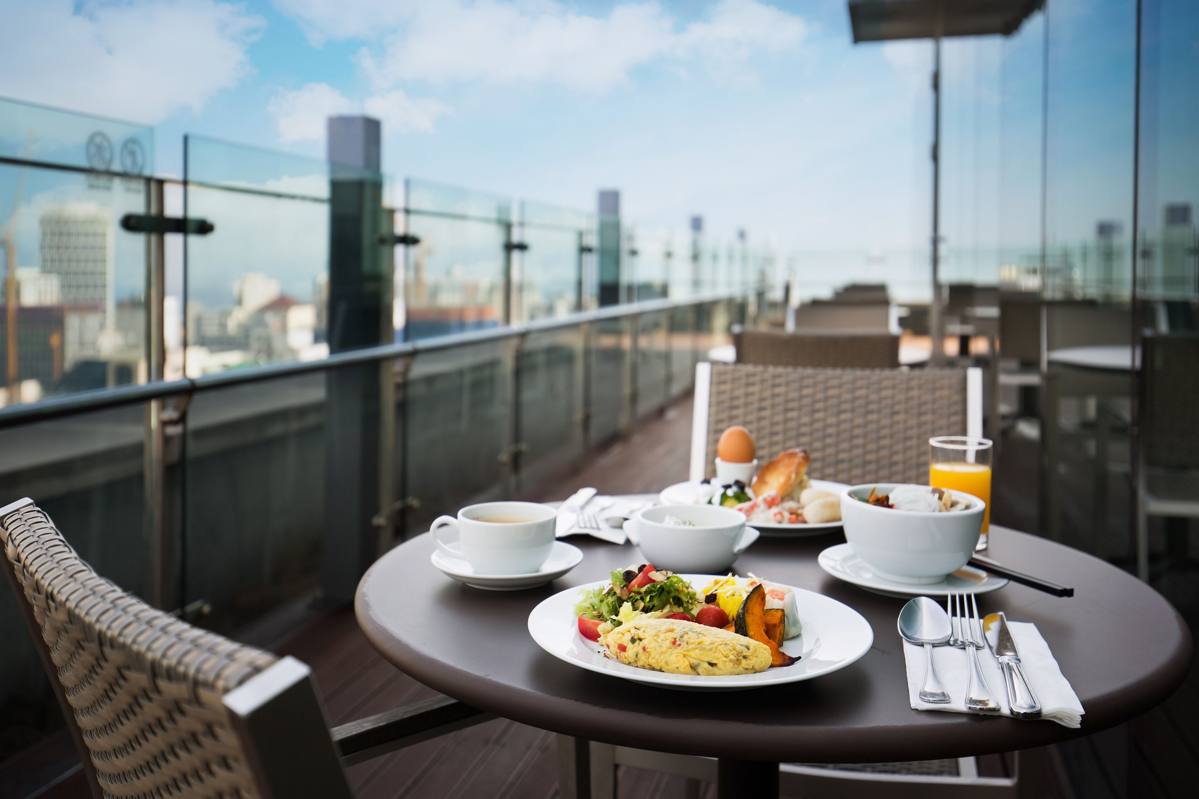 高档床上用品、羽绒被、加厚床垫、客房内保险箱