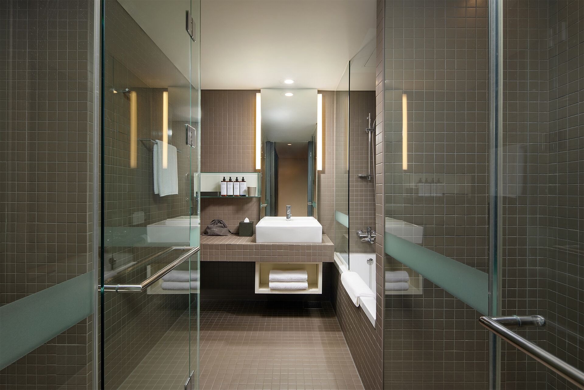 Combined shower/tub, deep soaking tub, designer toiletries, hair dryer