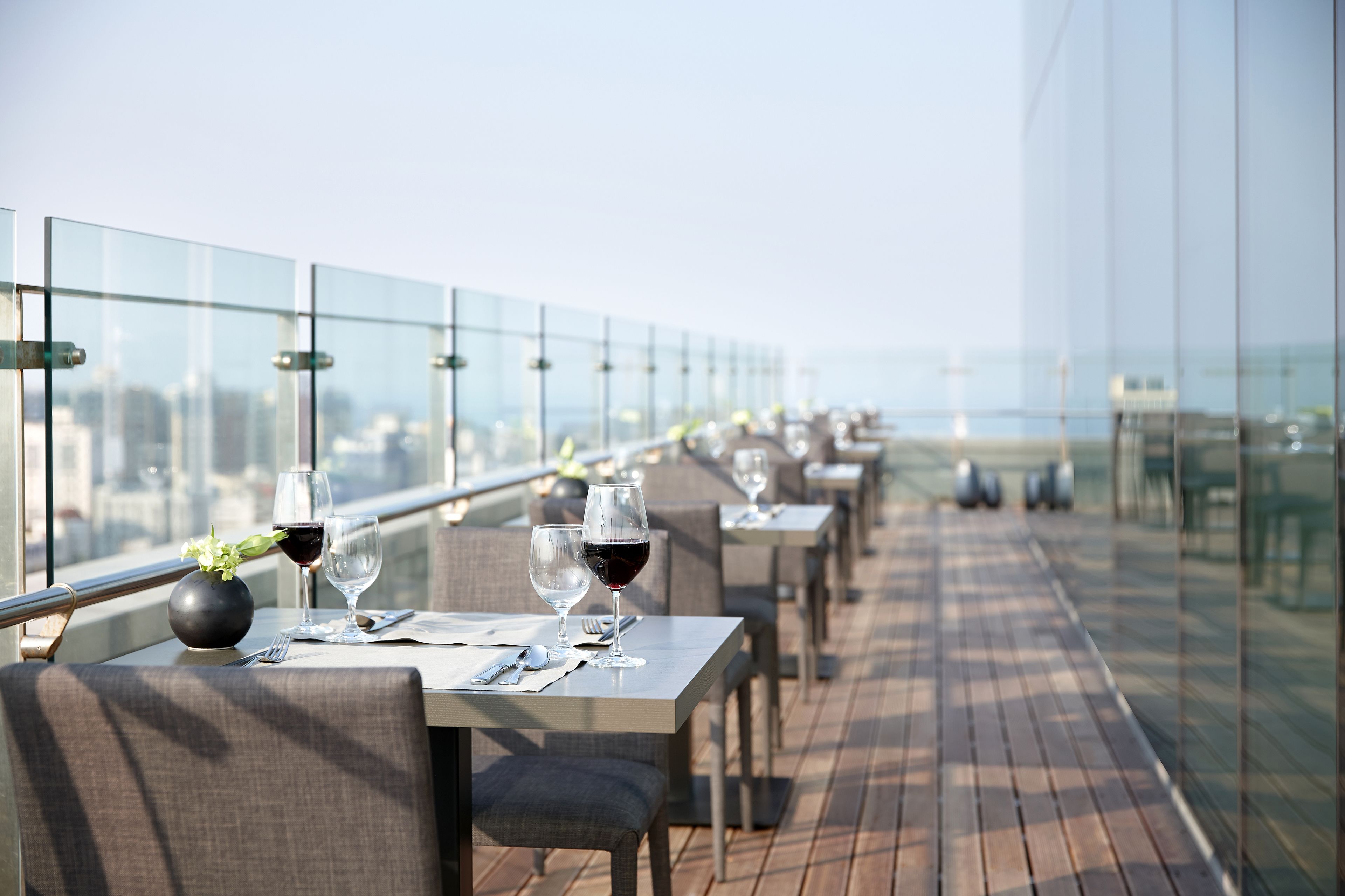 breakfast, lunch served; international cuisine, sea views