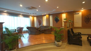 Lobby sitting area - Tyng Garden Hotel (Sandakan)