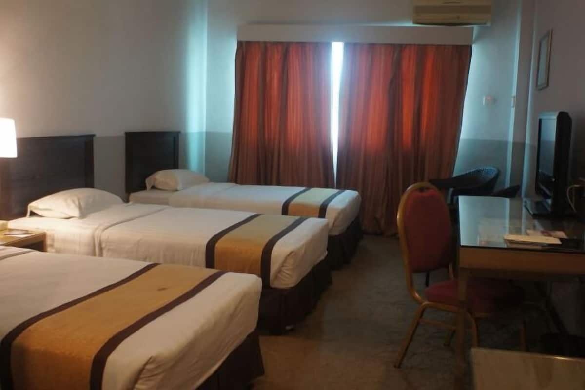 Desk, iron/ironing board, rollaway beds, free WiFi