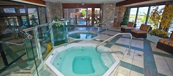 Carson Valley Motor Lodge & Suites