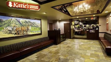 3 restaurants servant le petit déjeuner, spécialités Cuisine américaine