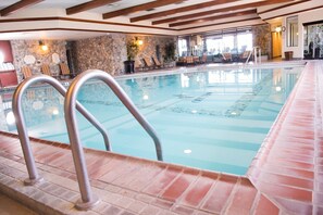 Indoor pool - Carson Valley Motor Lodge & Suites (Minden)