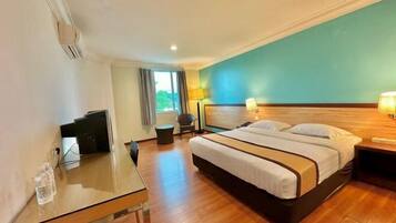 Desk, iron/ironing board, rollaway beds