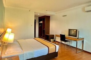 Desk, iron/ironing board, rollaway beds