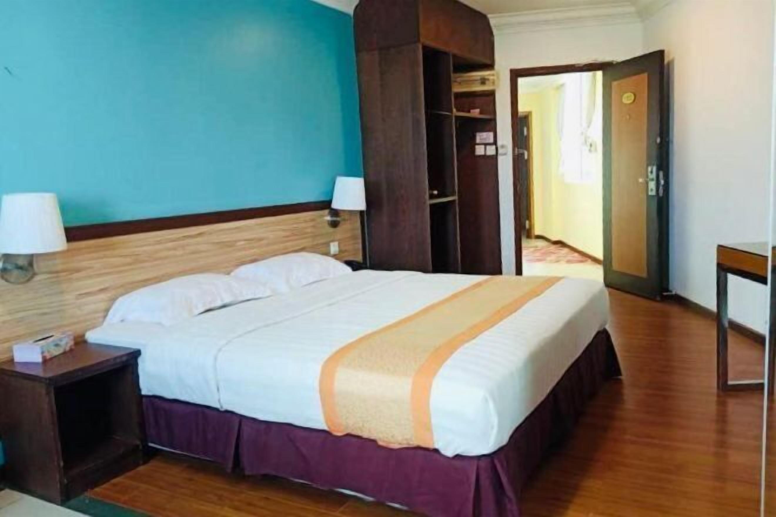 Desk, iron/ironing board, rollaway beds