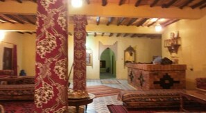 Breakfast, lunch, dinner served; local cuisine - Kasbah sable dor (Taouz)