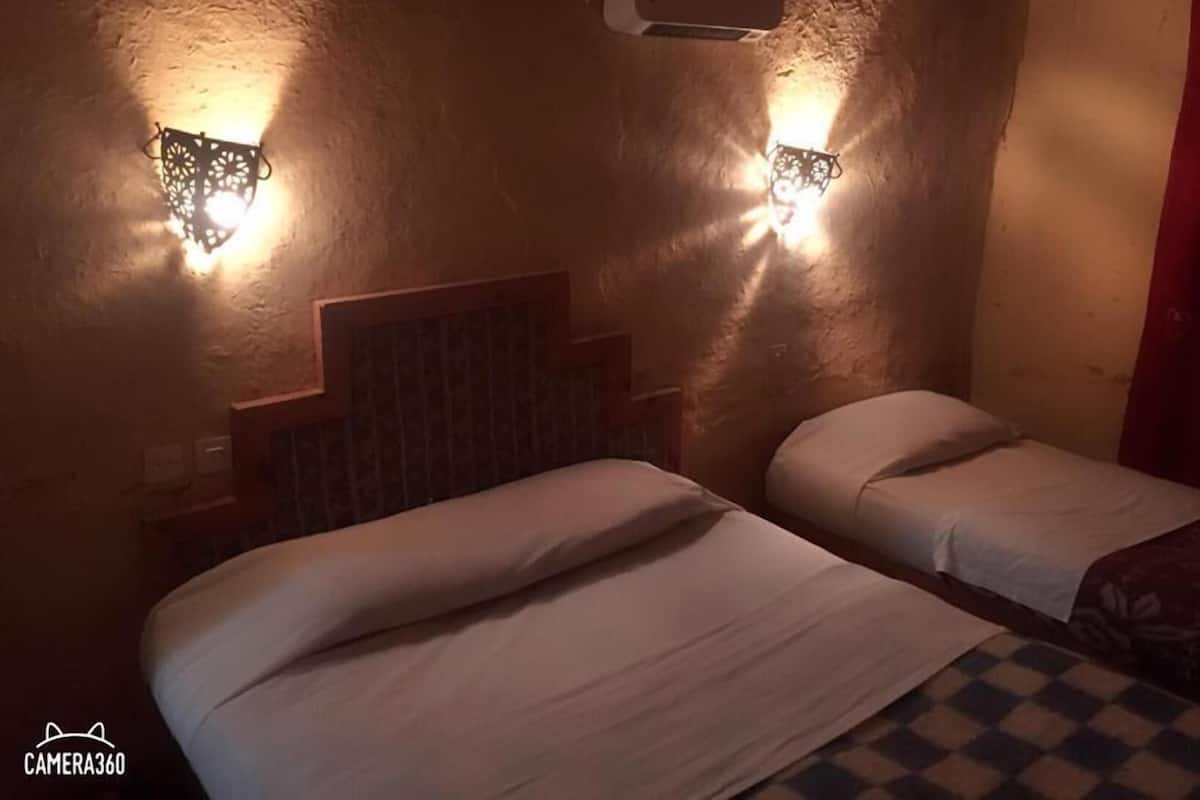 Standard Single Room, 1 Twin Bed | Bathroom | Combined shower/tub, free toiletries, towels